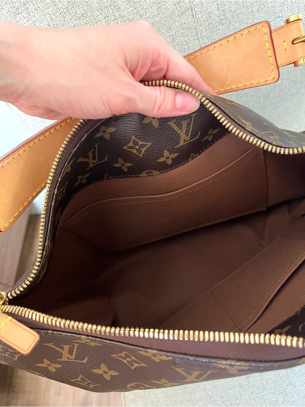 Louis Vuitton "Sully MM" - Pristine Condition - Includes Original Dust Bag - Picture 13 of 16